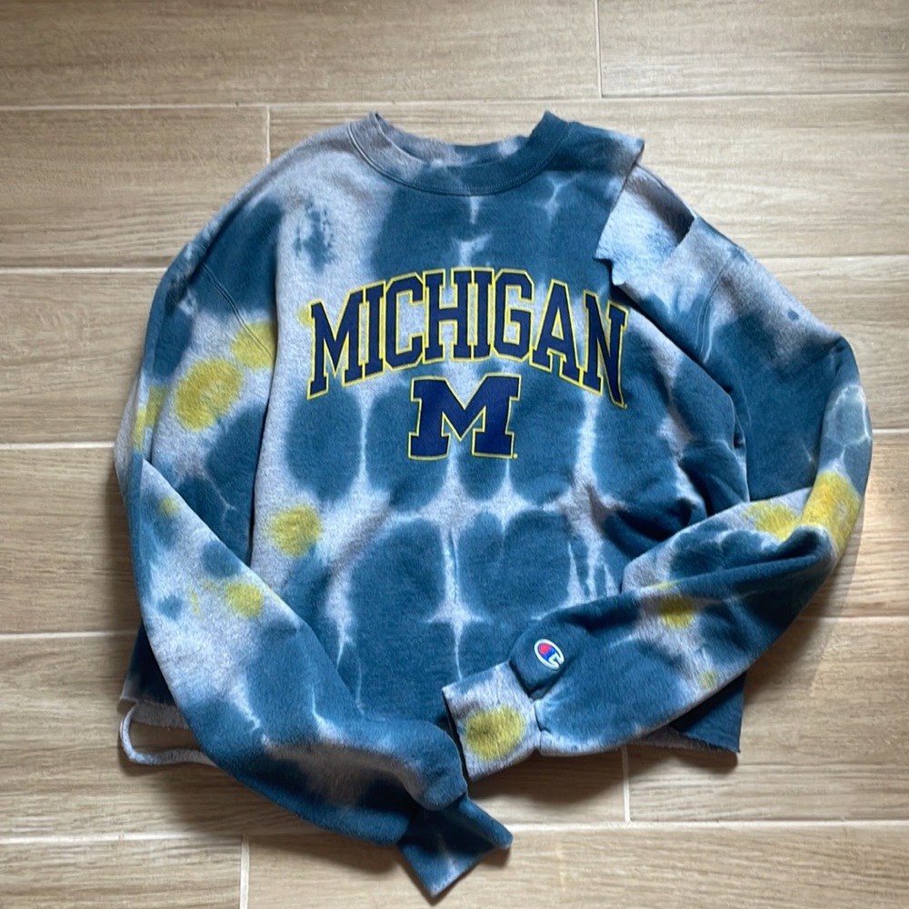 Super cute Michigan tie dyed sweatshirt from Champion.